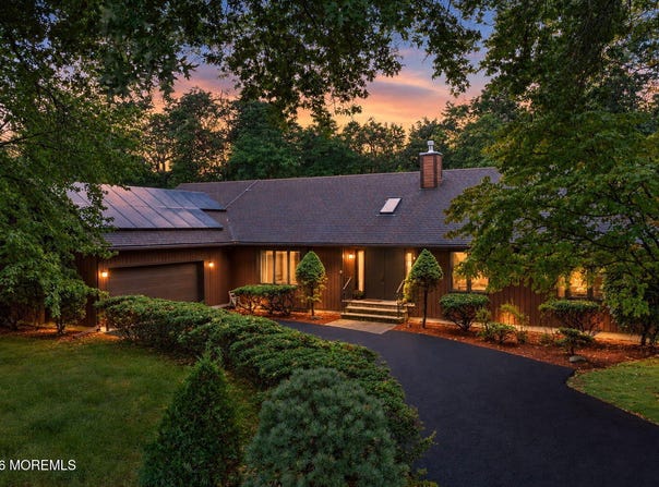 39 Brandywine Way, Middletown, NJ 07748