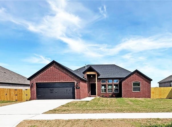 905  W Carley  DR, Siloam Springs, AR 72761