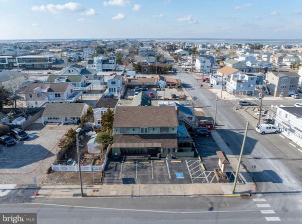 605 LONG BEACH BLVD, SHIP BOTTOM, NJ 08008