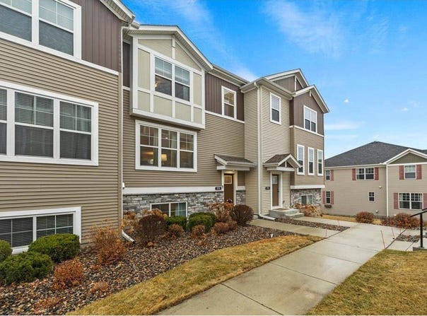775 Roselyn Drive, Victoria, MN 55386