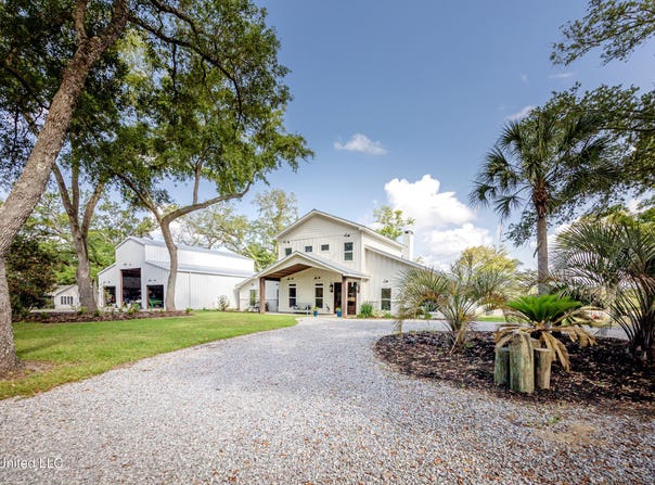 8912 Dixie Street, Ocean Springs, MS 39564