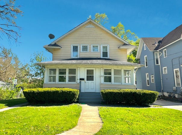 453 Addison Street, Elgin, IL 60120