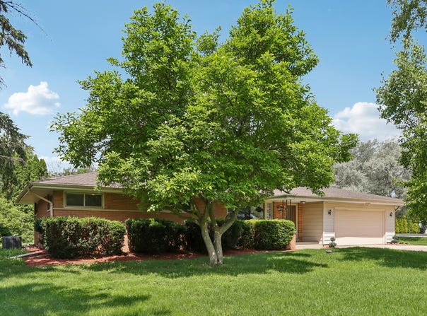8173 S 28th St, Franklin, WI 53132