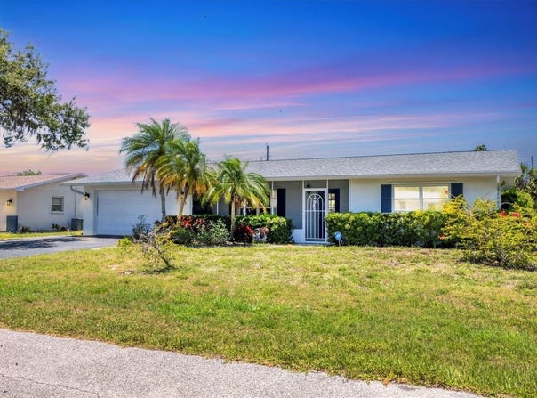 305 E WENTWORTH CIRCLE, ENGLEWOOD, FL 34223