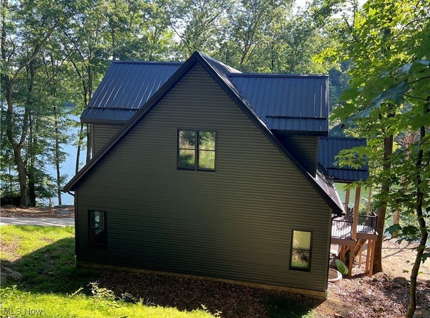 3190 E Buckhorn Dr, Millersburg, OH 44654