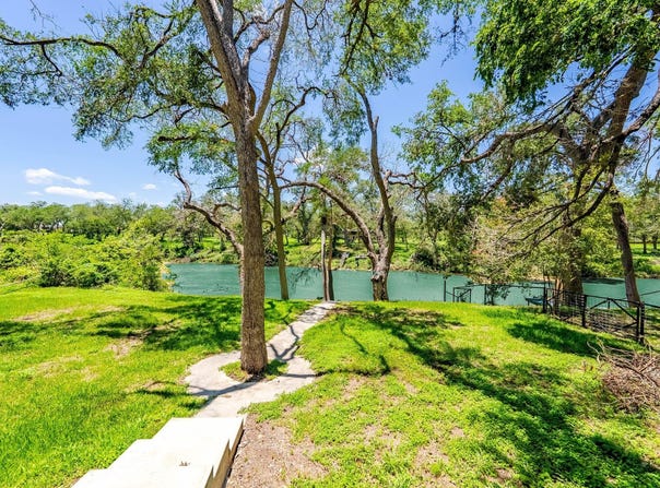730 Gloria DR, Seguin, TX 78155