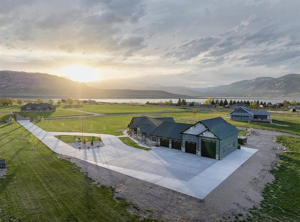 9 Patriot Dr, Cody, WY 82414