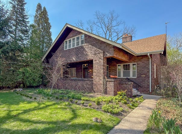 2216 W Greenleaf Avenue, Chicago, IL 60645