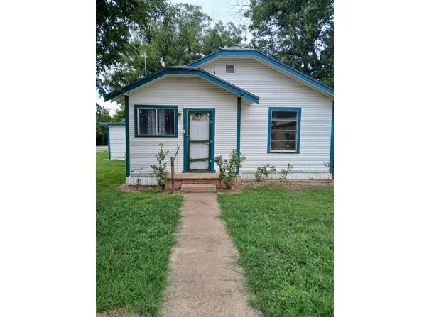 501 E 10th Street, Coleman, TX 76834