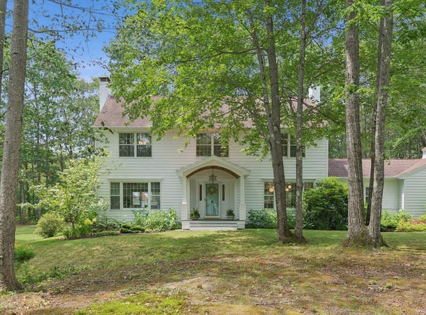 6 Beechwood Lane, Falmouth, ME 04105