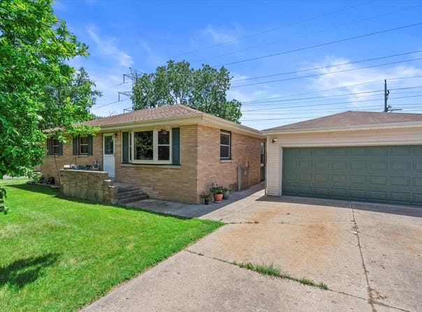 17101 W Roosevelt Ave, New Berlin, WI 53151