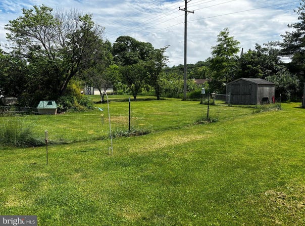 50 RANDALL DRIVE, MILROY, PA 17063