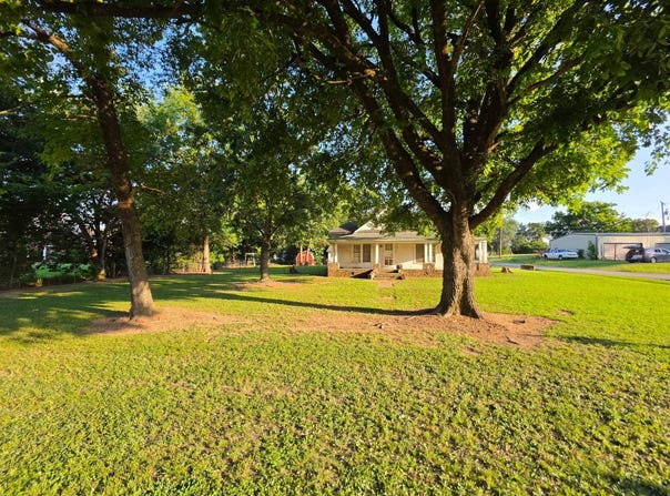 10 S Wood St, Charleston, AR 72933