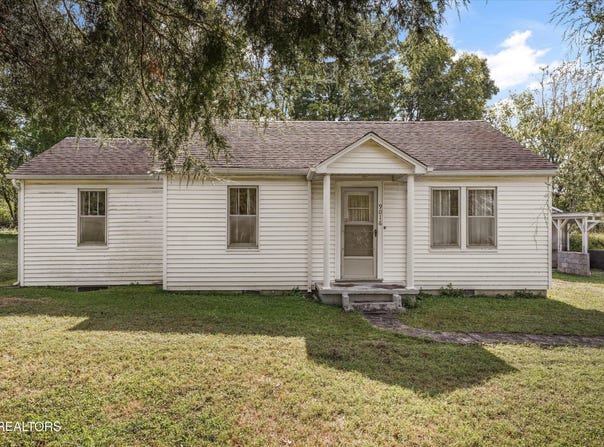 9016 Three Points Rd, Mascot, TN 37806