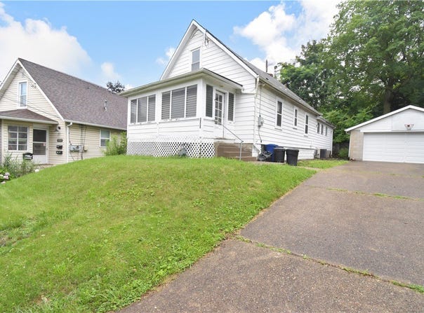 1323 Leaside Dr, Lincoln Place, PA 15207