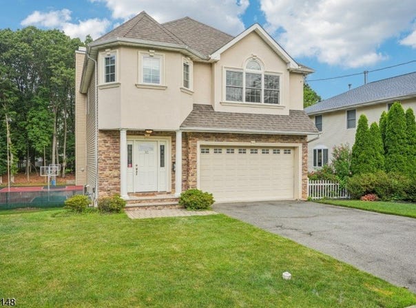 32 Spruce Ave, Emerson Boro, NJ 07630-1573
