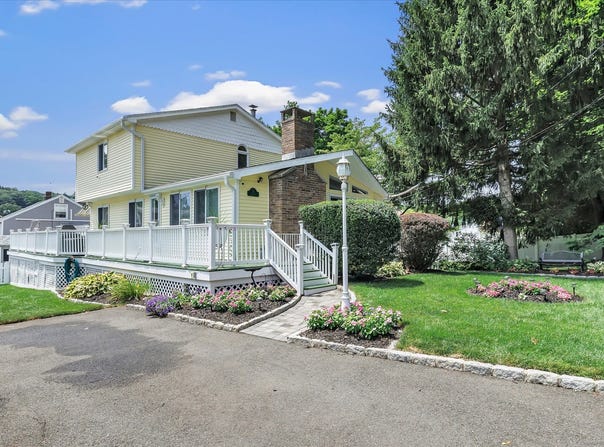 24 Grove Avenue, Derby, CT 06418