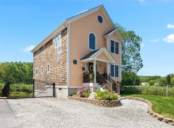 16 Capen Street, Warwick, RI 02889
