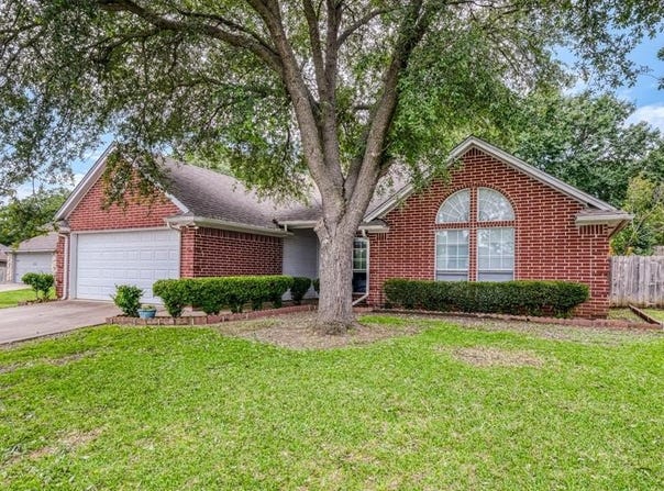 115 King Arthur Court, Weatherford, TX 76086