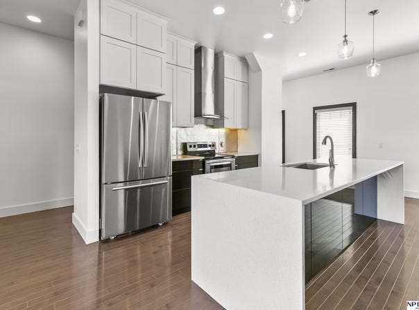 819 S 31 Street, Omaha, NE 68105