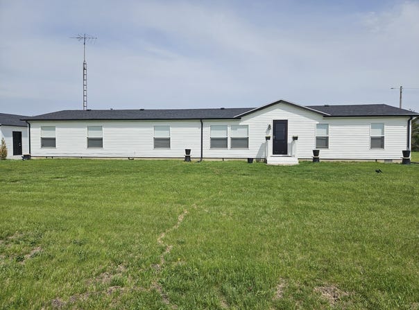 6570 S 1100 W, Francesville, IN 47946
