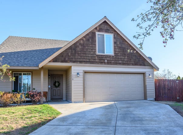 1113 NW 22nd Place, Redmond, OR 97756