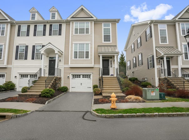 6 Moorland Drive, Danbury, CT 06810