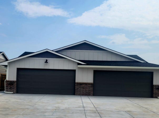 2885 S Cedar Crest Ct, Wichita, KS 67215