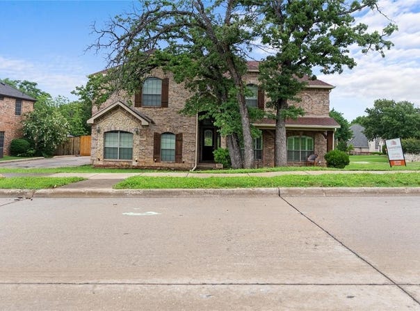 800 Whitley Court, Kennedale, TX 76060