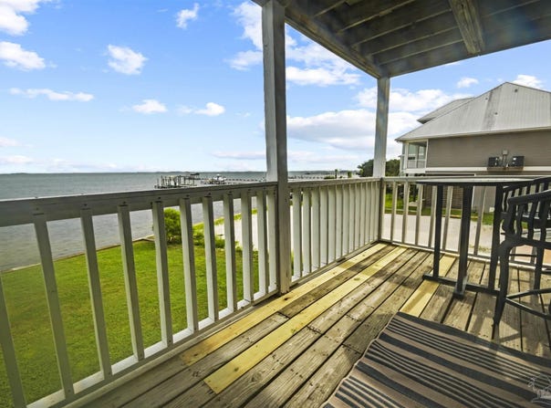 5539 Soundside Dr, Gulf Breeze, FL 32563