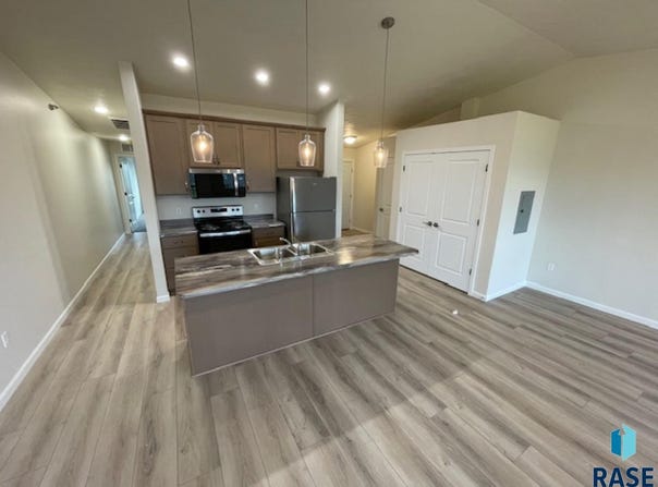 9308 W 32nd St, Sioux Falls, SD 57106