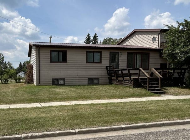 303 2nd St NE, Rolla, ND 58367