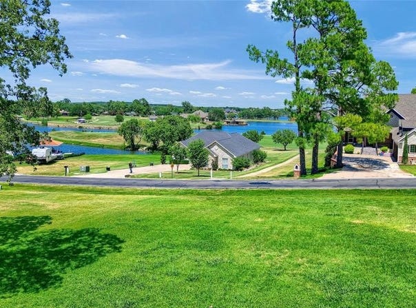 416 Kiowa Drive W, Lake Kiowa, TX 76240