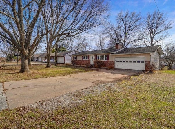 3138 W Crestview Street, Springfield, MO 65807