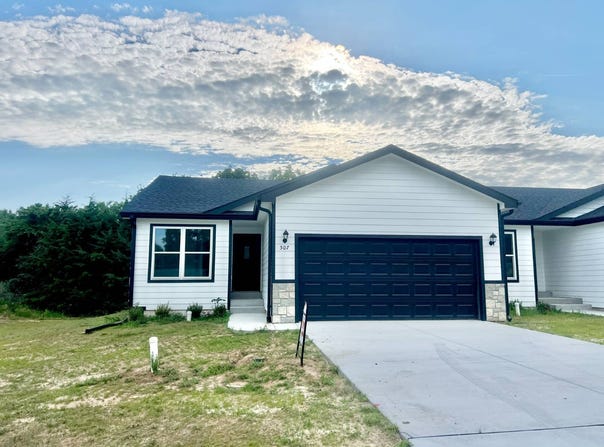 507 SHADY OAK DRIVE, Saint George, KS 66535
