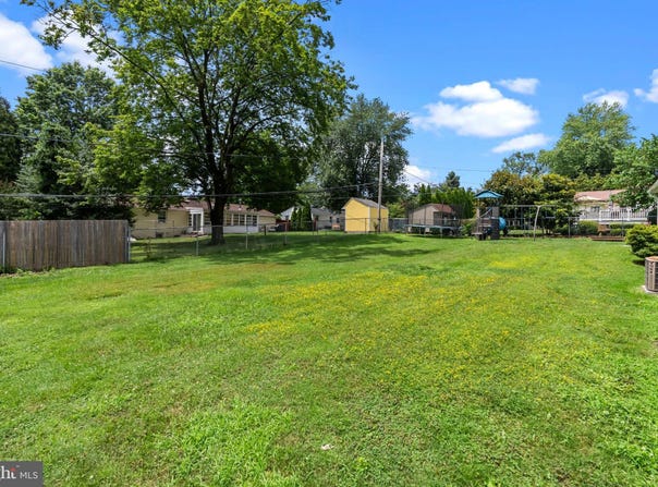 16 BROOK LANE, YARDLEY, PA 19067