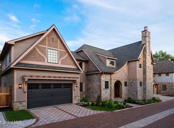 4 Downton Walk, Saratoga Springs, NY 12866