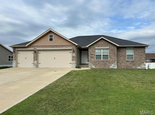 229 Ranchero Drive, Hamel, IL 62046