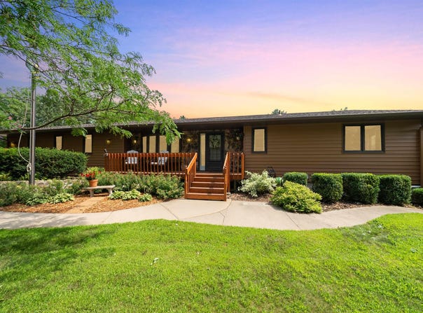 47593 Partridge St, Sioux Falls, SD 57104