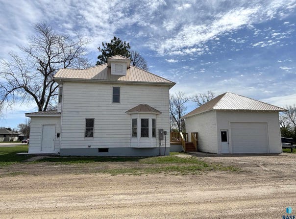 800 E 3rd St, Miller, SD 57362