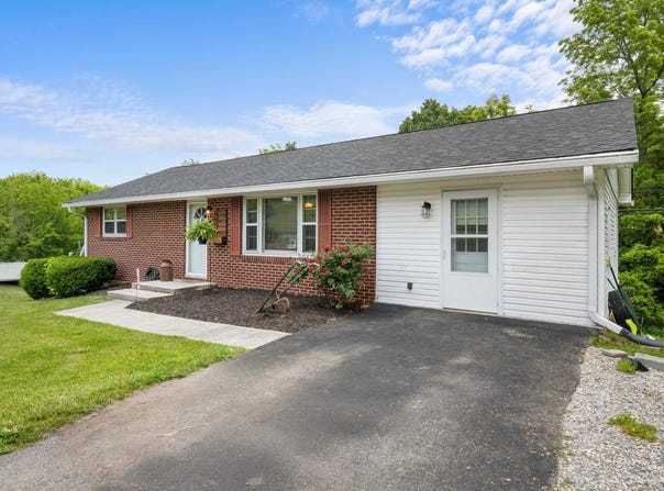 6654 Belspring Road, Fairlawn, VA 24141