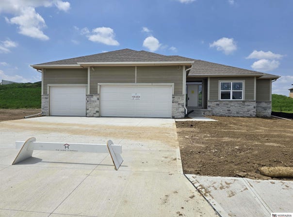 11006 N 159 Avenue, Bennington, NE 68007