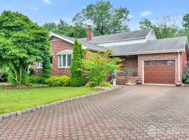 605 Beechwood Avenue, Middlesex, NJ 08846