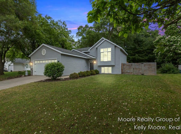 410 S CEDAR STREET, GREENVILLE, MI 48838