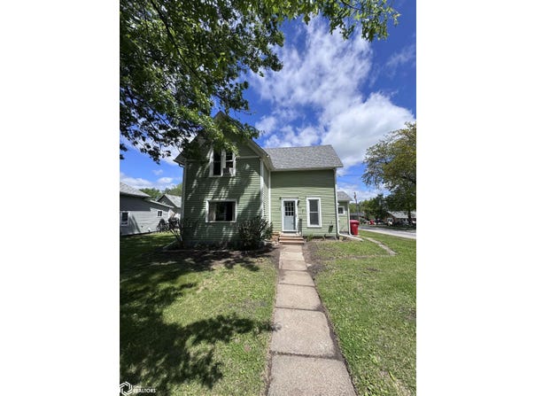 215 E Ames Street, Russell, IA 50238