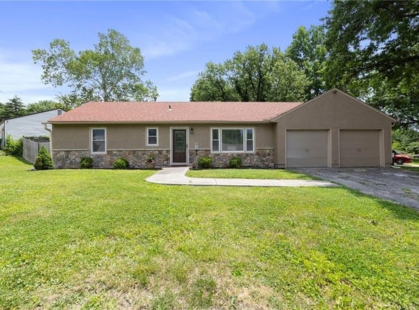 801 NE 67th Terrace, Gladstone, MO 64118