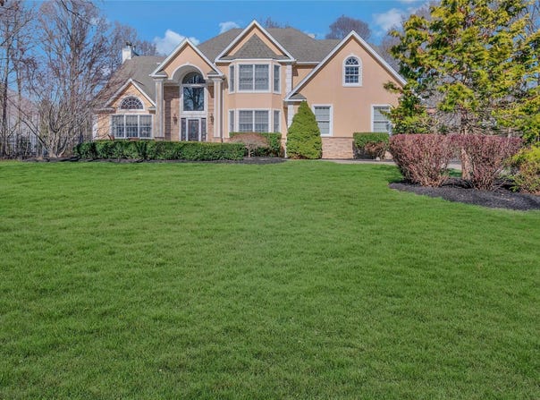 15 Miles Lane, Mount Sinai, NY 11766