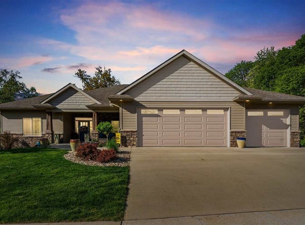 2055 Silver Maple Trail, IA 52317
