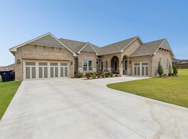 9916 Cascina Drive, Yukon, OK 73099