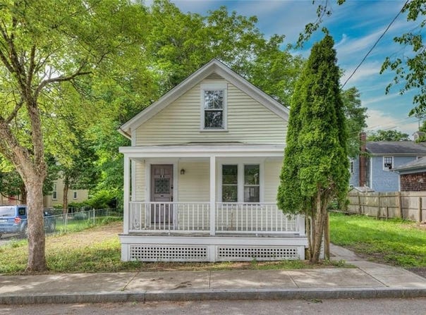 15 Greene Street, Warren, RI 02885
